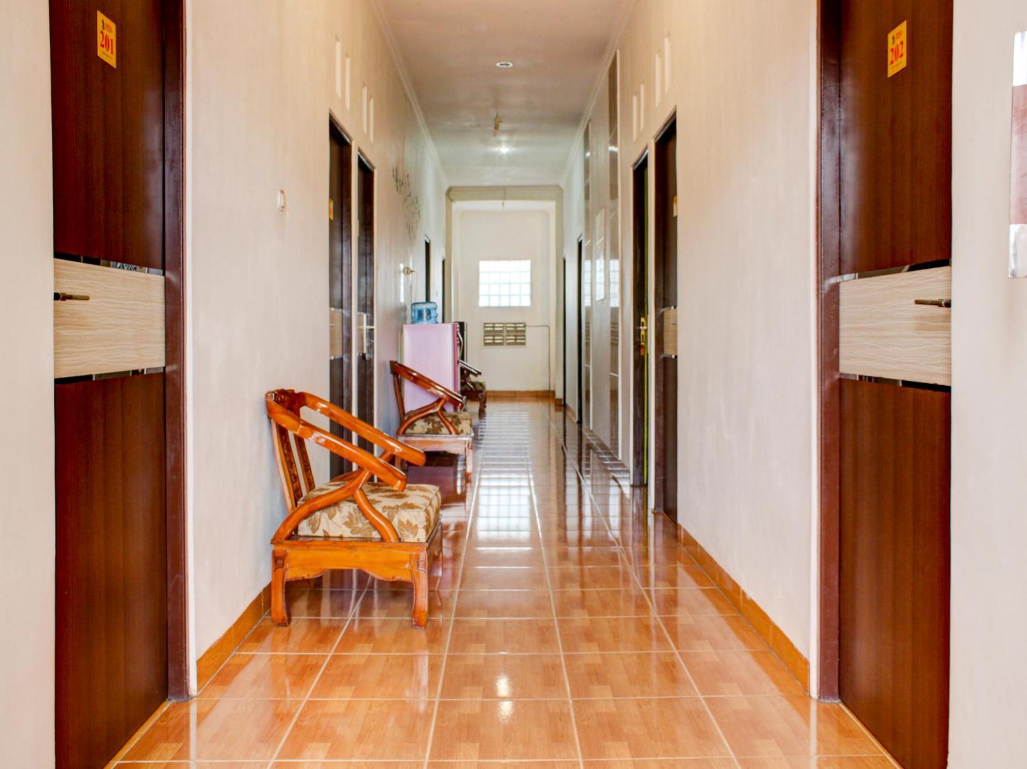 Oyo 3855 Homestay Semata Wayang Syariah Banjarbaru Exterior foto
